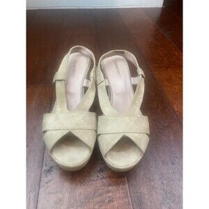 Andrea bernes Tan Suede Heels